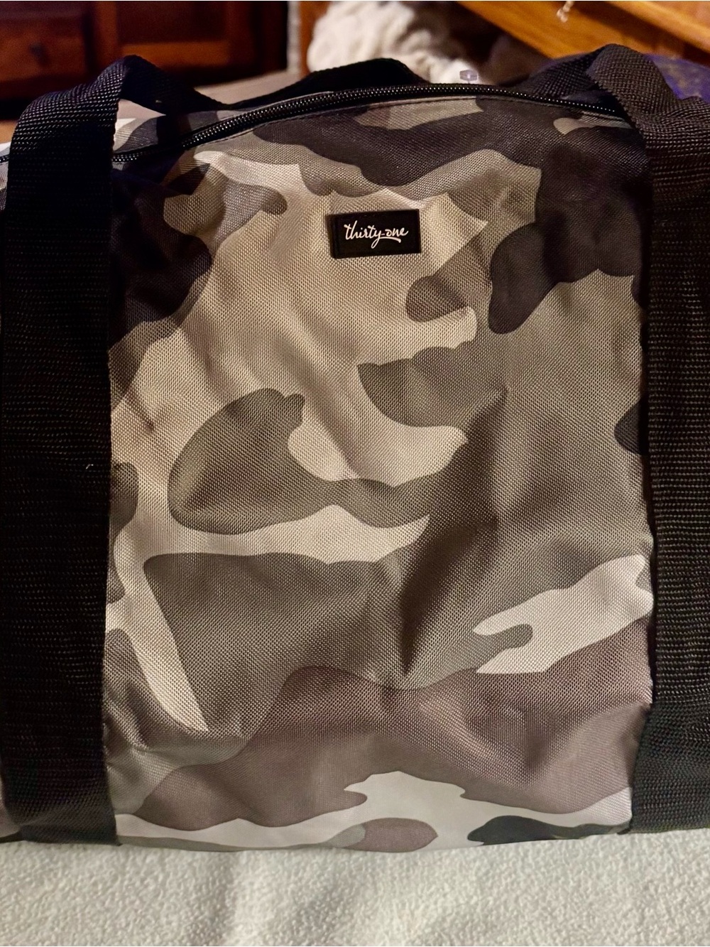 Thirty-One Large 30L Camouflage Duffle Gym Bag Camo Zip